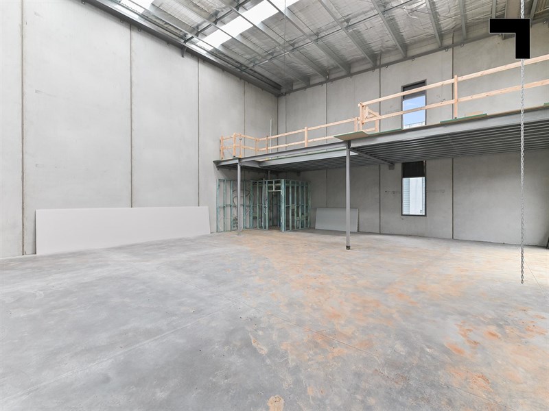 Evelyn Business Park/33 Axis Boulevard, Officer South