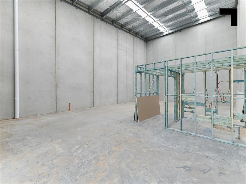Evelyn Business Park/33 Axis Boulevard, Officer South