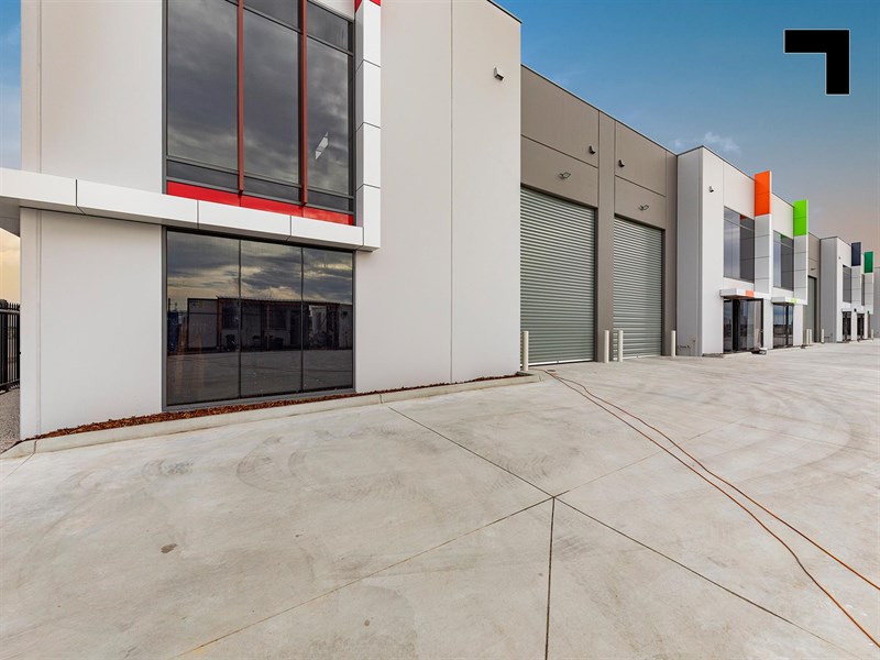 Evelyn Business Park/33 Axis Boulevard, Officer South