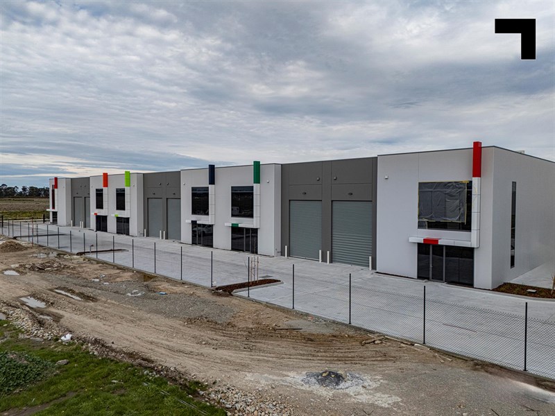Evelyn Business Park/33 Axis Boulevard, Officer South