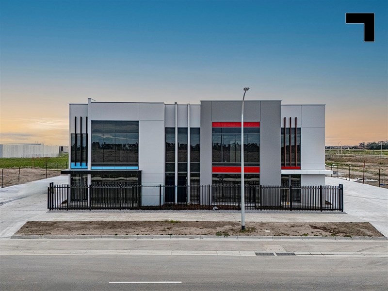 Evelyn Business Park/33 Axis Boulevard, Officer South