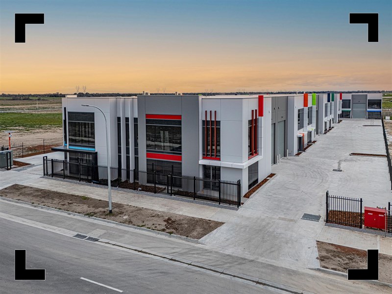 Evelyn Business Park/33 Axis Boulevard, Officer South